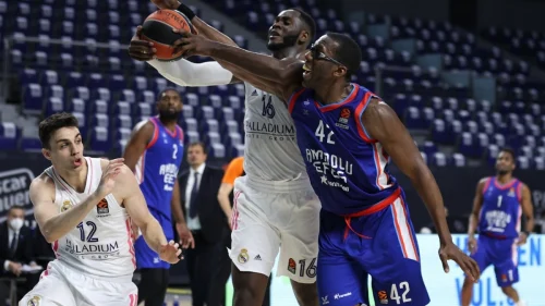 EL: Efes se ponovo samouništio i ispustio pobjedu, Euroleague