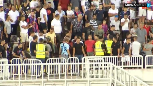 Haos na tribinama u Skadru