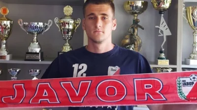 Pavle Ivelja iz drugog plana trese mreže