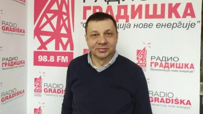 Španjić najbliži fotelji