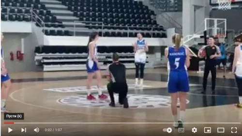 Sudija zaprosio košarkašicu na utakmici