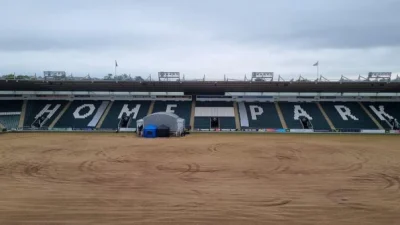 Divljali sa traktorom na stadionu