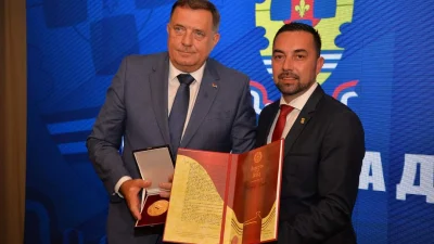 Dodik odlikovan Plaketom Doboja