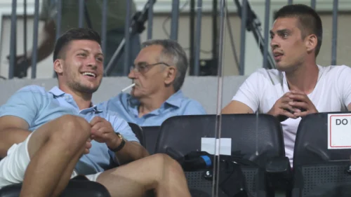 Luka Jović gledao Čukarički i bodrio kuma Nemanju Tošića