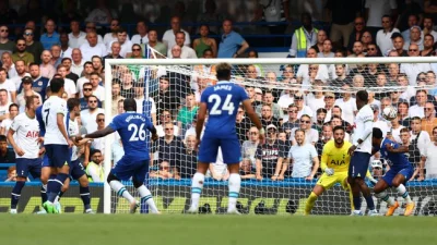 Vatreno nedeljno popodne u Londonu, Premier League