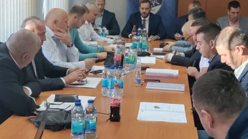 Savez će graditi terene sa vještačkom travom