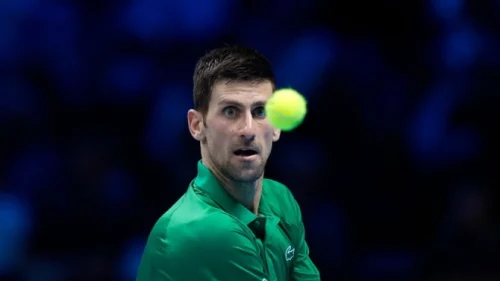 Novak tri od tri