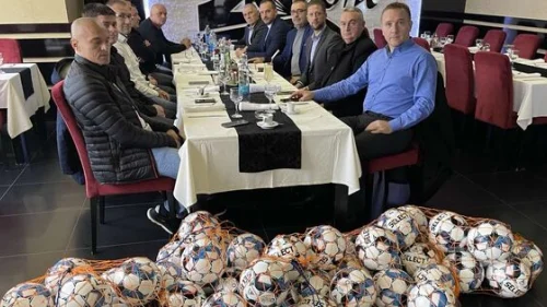 Klubovima lopte od Fudbalskog saveza Republike Srpske