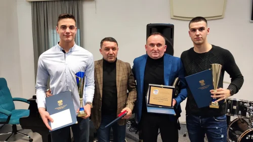 Slobodi četiri nagrade u Novom Gradu, Prva liga Republike Srpske