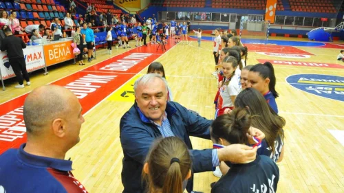Umičević uručio šampionski pehar ŽRK Borac 2, Prva liga Republike Srpske