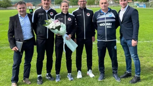 Lijep gest Bilećana: Hercegovac uručio cvijeće prvom ženskom sudiji na njihovoj utakmici, Druga liga RS – Istok