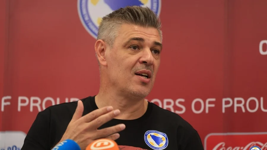 Huligani divljali, prekidali utakmicu, uspješan debi Save Miloševića na klupi BiH