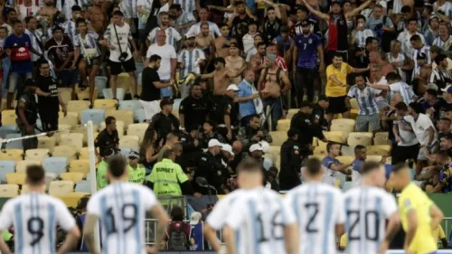 Ludilo na utakmici Brazil - Argentina