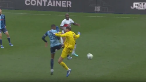 Donaruma kik bokser, Ligue 1
