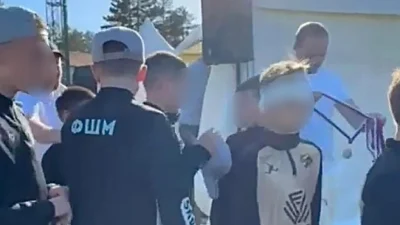 Djeca igraju, roditelji se tuku