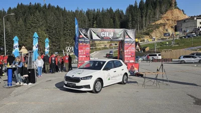 -Automobili kao nagrade za najbrže i muškoj i ženskoj konkurenciji a prije samog takmičenja JUT kamp sa najboljim trail trkačem