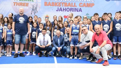 Šulić i Ljevnaić posjetili polaznike košarkaškog kampa na Jahorini