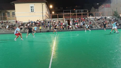 Počeo Tri kornera penal