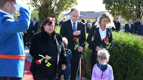 Živeće večno