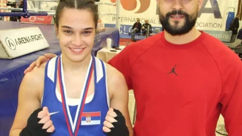 Sara lovi zlato