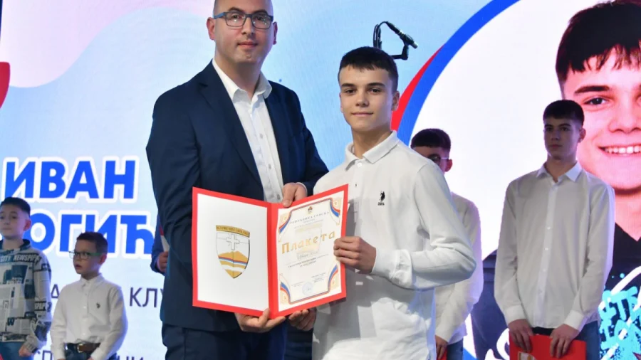Ivan Gogić proglašen za najperspektivnijeg fudbalera Opštine Istočno Novo Sarajevo, Omladinska liga pionira FS KS , A