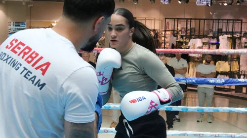 Sara Ćirković održala otvoreni trening u Banja Luci pred meč za titulu profi šampionke sveta