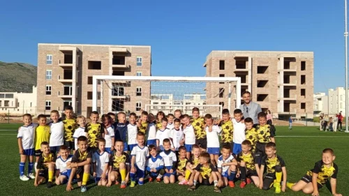 Mijat Gaćinović bodrio male fudbalere OFK Alfa i FK Leotar