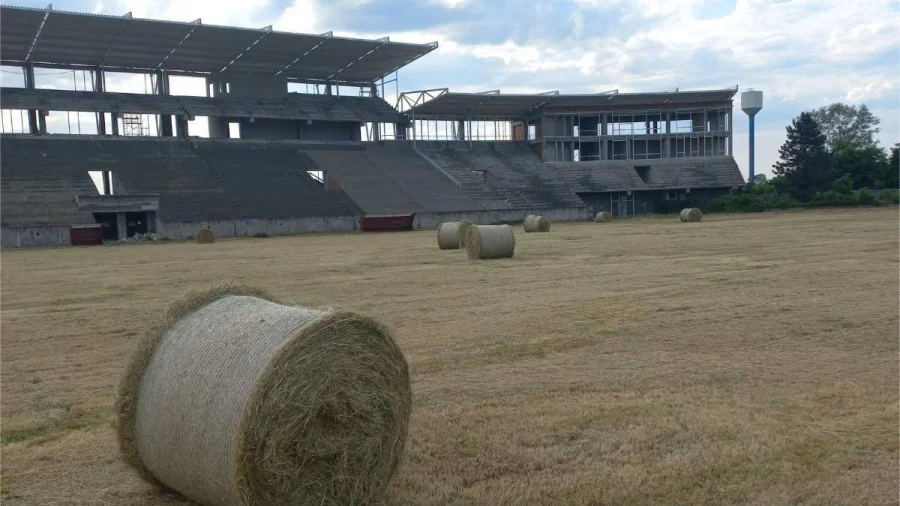 Jedinstvo ugašeno, Gradski stadion u Brčkom strnjište!