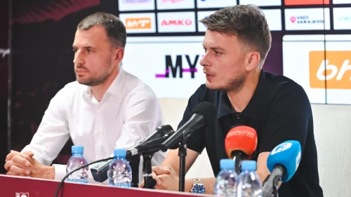 Adem Ljajić za Sarajevo uživo potipisao ugovor pred novinarima, WWIN liga