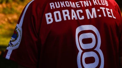 RK Borac m:tel otkrio retro dres za sezonu 2025/26 – omaž evropskoj tituli iz 1976.