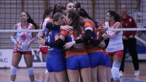 Odbojkašice Slobode slavile u derbiju neporaženih: Prvi poraz Smeča u Lukavcu, Superliga - grupa Sjever