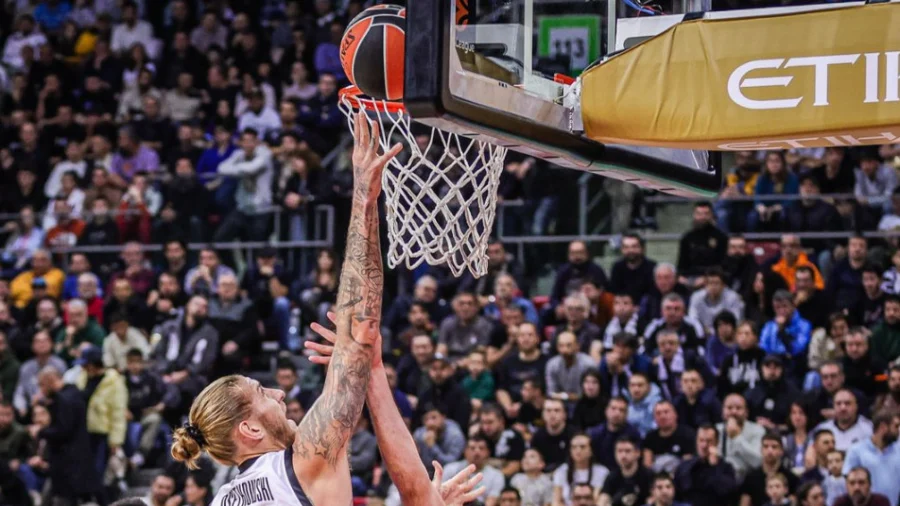 Partizan uspeva da sam sebe pobedi, Euroleague