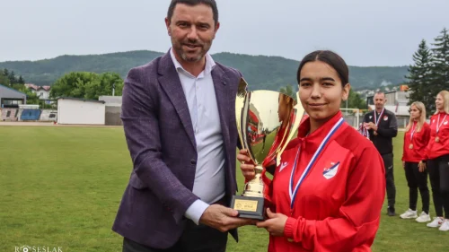 Kršić dodijelio pehar najboljoj ekipi fudbalerki Republike Srpske, Prva liga RS