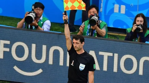 Nova tehnologija ukida čekanje na zastavicu: FIFA uvodi brže odlučivanje o ofsajdu