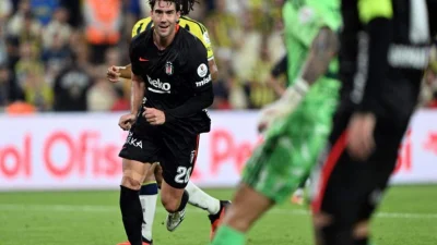 Vlahović riješio derbi sa "Fenerom"