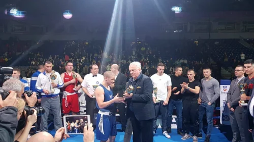 Sandru Poletanu  "Zlatna rukavica"