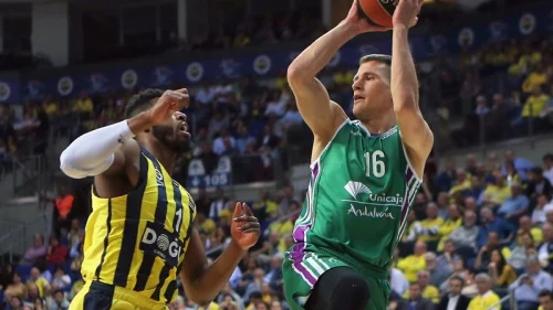 EL: Maestralni Nedović srušio Fener u Istanbulu