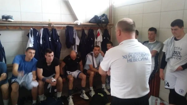 Poraz stigao sa devet metara, Prva liga RS
