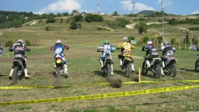 Ptičjakom zuje motori